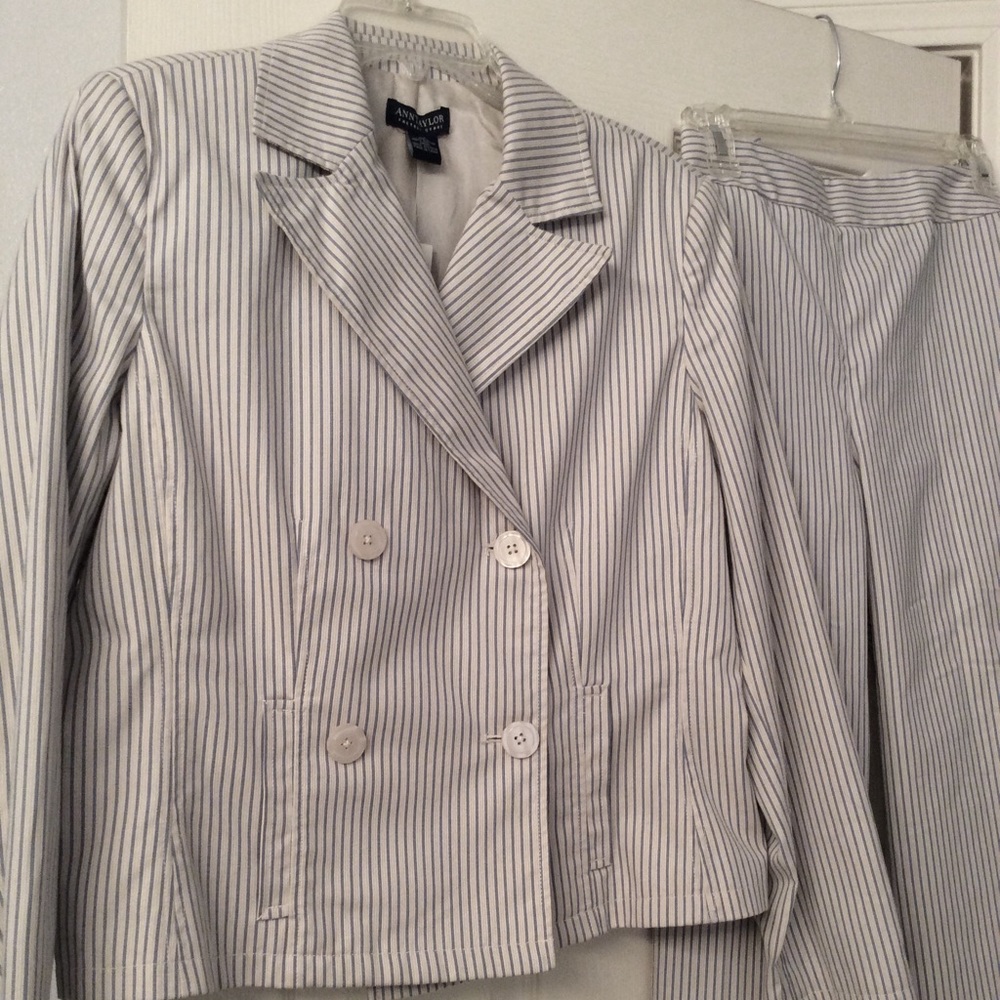 “NWT” Ann Taylor 2pc Suit